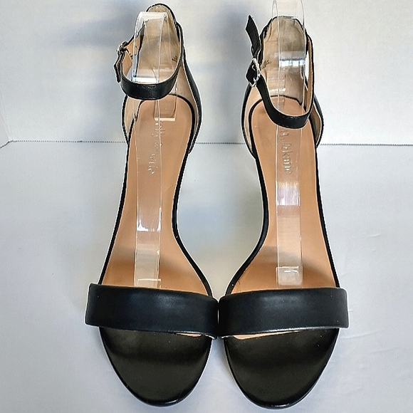 Like new Condition Pair of Kelly&Katie Nadia Genuine Leather Ankle Strap Sandals - Picture 4 of 9